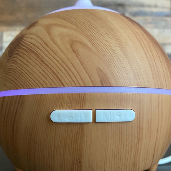 Essential Oil Diffuser Wood w/ Color Changing Light - Picture 4 of 11